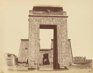 Portail du temple de Khonsu, Karnak